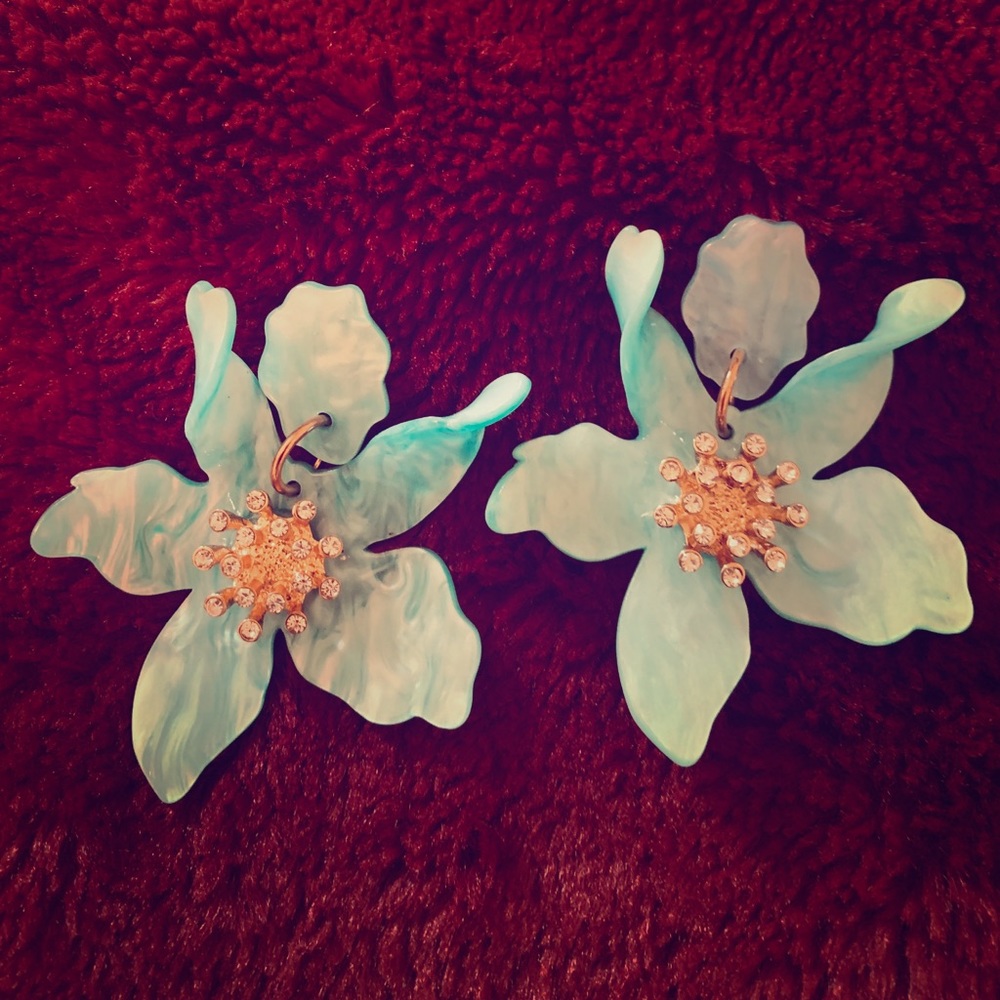 Elegant statement earrings